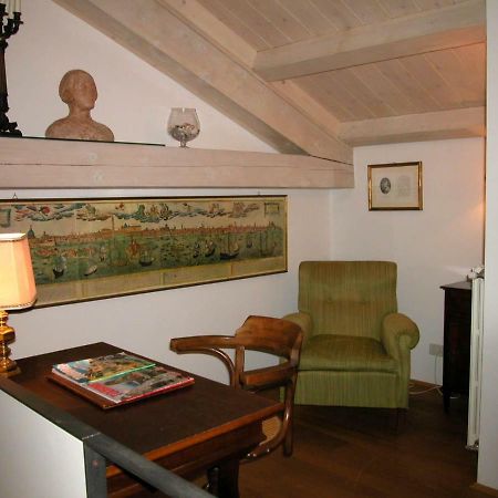 Appartamento Accademia San Vio Venedig Exteriör bild